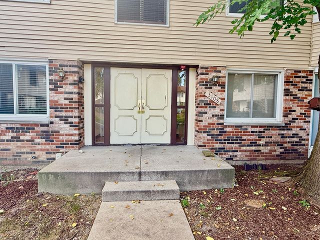 3108 ROBERTS Drive 6, Woodridge, IL 60517