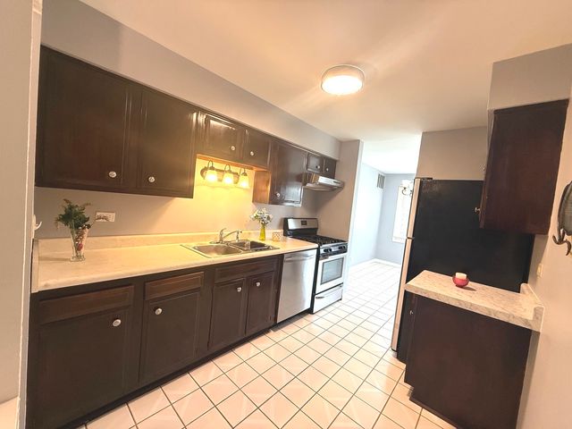 3108 ROBERTS Drive 6, Woodridge, IL 60517