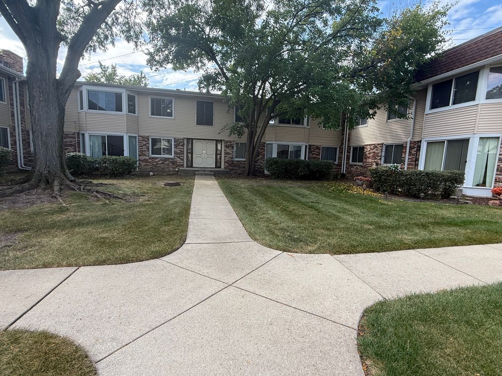 3108 ROBERTS Drive 6, Woodridge, IL 60517