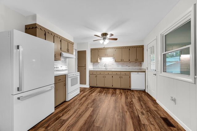 10447 N 477 E, Demotte, IN 46310