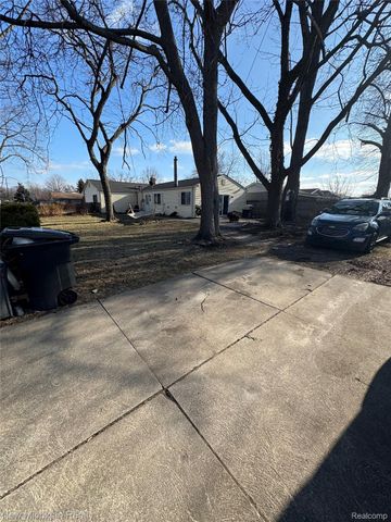 28311 Roy Street, St. Clair Shores, MI 48081