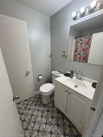 28311 Roy Street, St. Clair Shores, MI 48081