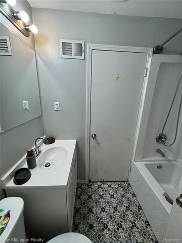 28311 Roy Street, St. Clair Shores, MI 48081