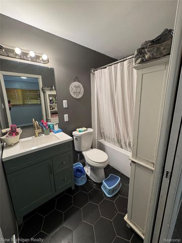 28311 Roy Street, St. Clair Shores, MI 48081