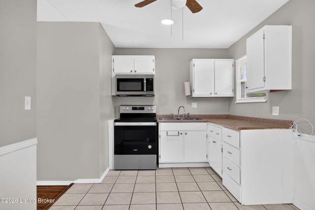 9813 Scarborough Ave, Louisville, KY 40272