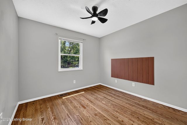 9813 Scarborough Ave, Louisville, KY 40272