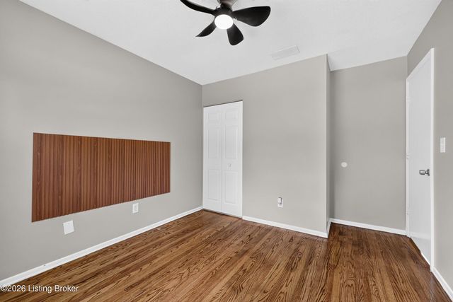 9813 Scarborough Ave, Louisville, KY 40272