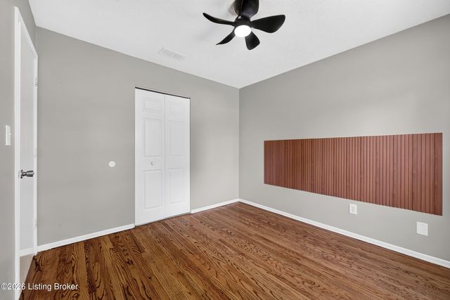 9813 Scarborough Ave, Louisville, KY 40272