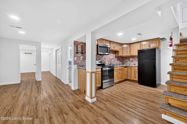 9813 Scarborough Ave, Louisville, KY 40272