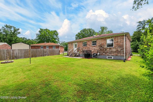 9813 Scarborough Ave, Louisville, KY 40272