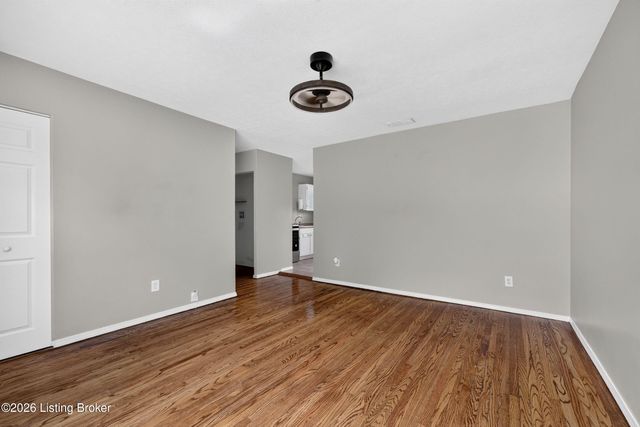 9813 Scarborough Ave, Louisville, KY 40272