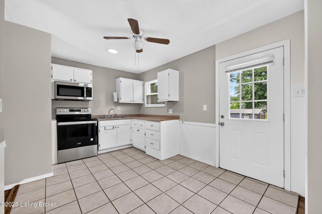 9813 Scarborough Ave, Louisville, KY 40272