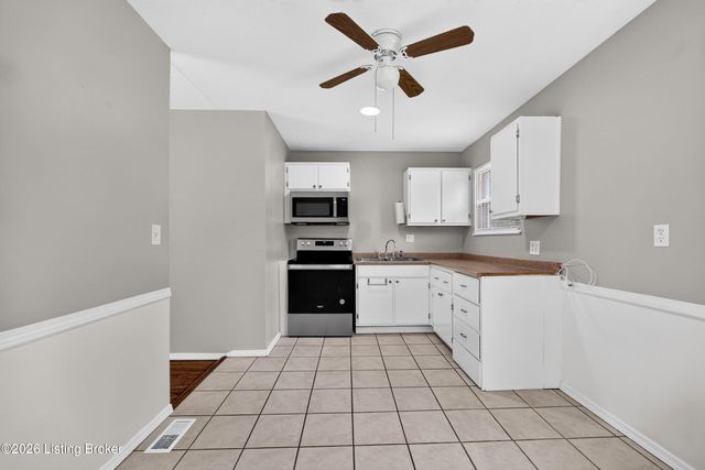 9813 Scarborough Ave, Louisville, KY 40272