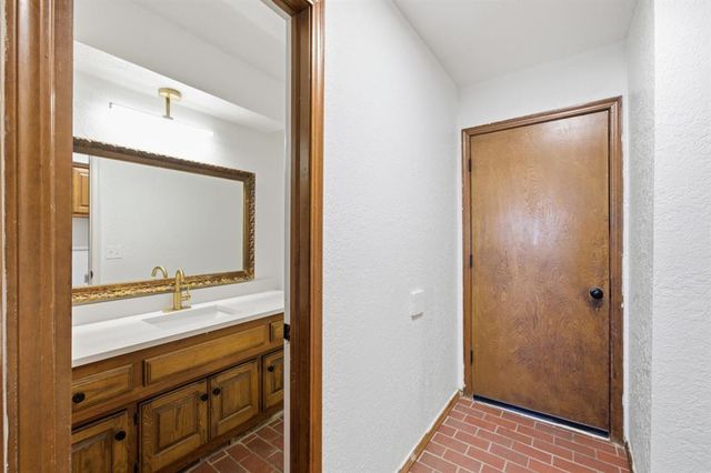 900 Woodbury Drive, Edmond, OK 73034