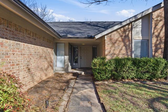 900 Woodbury Drive, Edmond, OK 73034