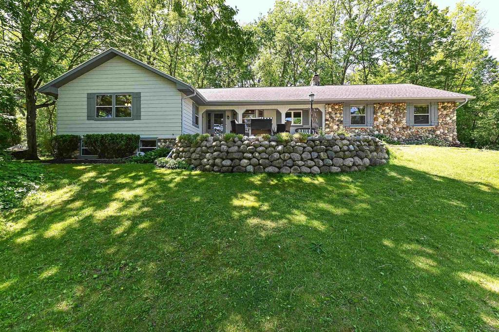 15305 Santa Maria Court, Brookfield, WI 53005
