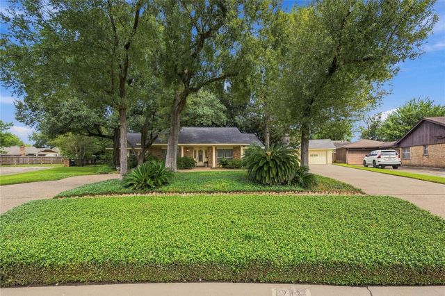 203 Ballantrae Lane, Houston, TX 77015