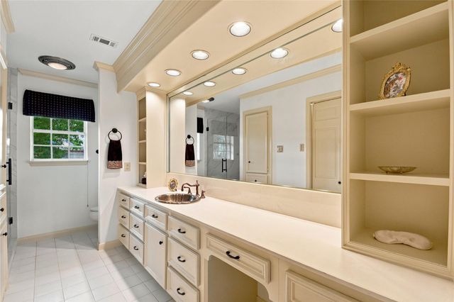 203 Ballantrae Lane, Houston, TX 77015