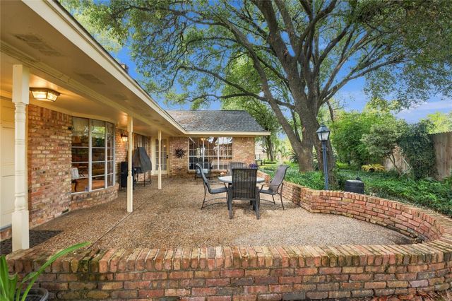 203 Ballantrae Lane, Houston, TX 77015
