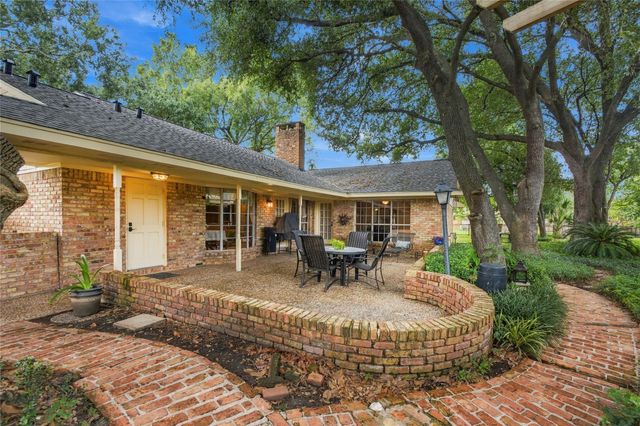 203 Ballantrae Lane, Houston, TX 77015
