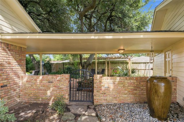 203 Ballantrae Lane, Houston, TX 77015