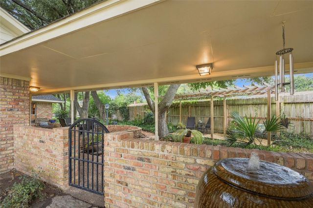 203 Ballantrae Lane, Houston, TX 77015