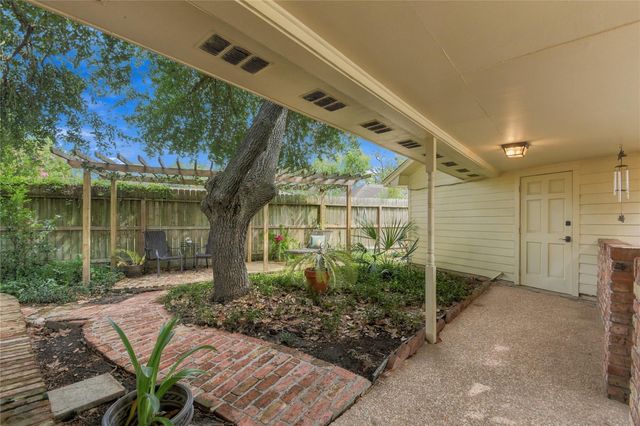 203 Ballantrae Lane, Houston, TX 77015