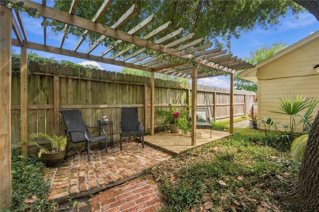 203 Ballantrae Lane, Houston, TX 77015
