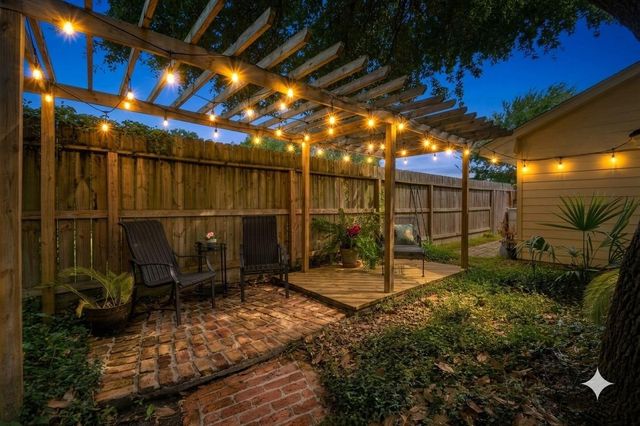 203 Ballantrae Lane, Houston, TX 77015