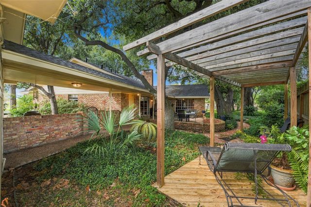 203 Ballantrae Lane, Houston, TX 77015