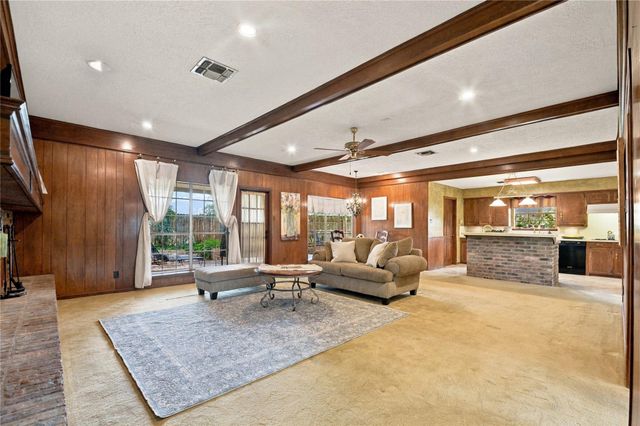 203 Ballantrae Lane, Houston, TX 77015