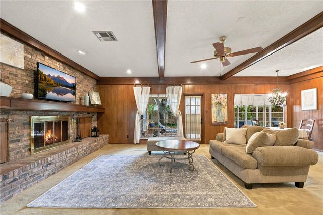 203 Ballantrae Lane, Houston, TX 77015