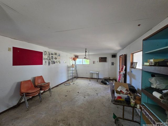 119 W Baetz Blvd, San Antonio, TX 78221