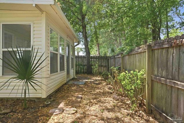 1383 Sterling Point Dr, Gulf Breeze, FL 32563