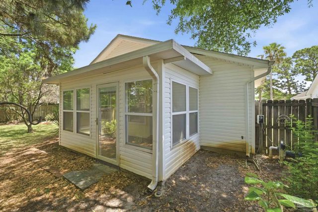 1383 Sterling Point Dr, Gulf Breeze, FL 32563