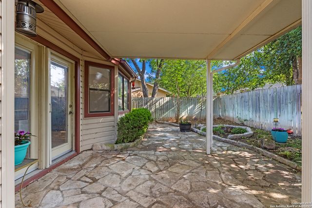 6831 Country Hill, San Antonio, TX 78240