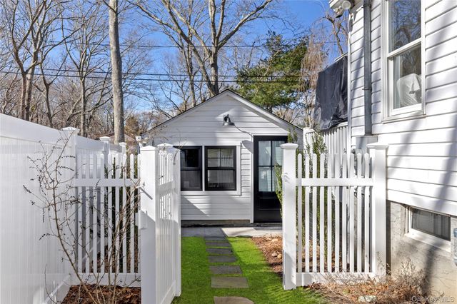 11 6th Street, Wading River, NY 11792