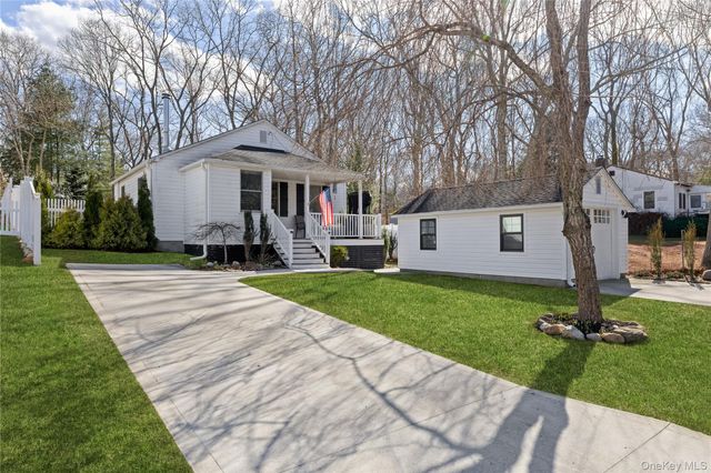 11 6th Street, Wading River, NY 11792