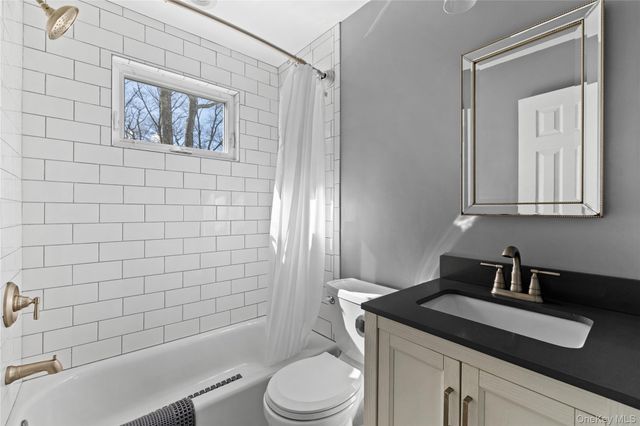 11 6th Street, Wading River, NY 11792