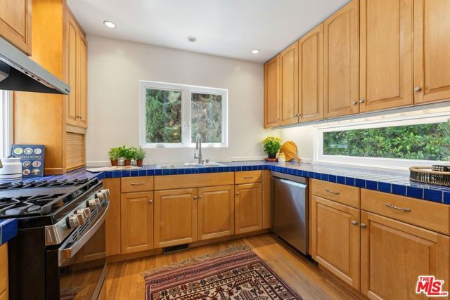 1635 N Coronado Street, Los Angeles, CA 90026