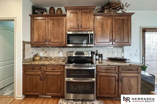 5717 N 160th Avenue, Omaha, NE 68116