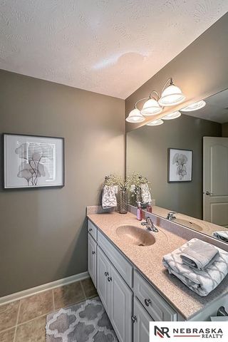 5717 N 160th Avenue, Omaha, NE 68116