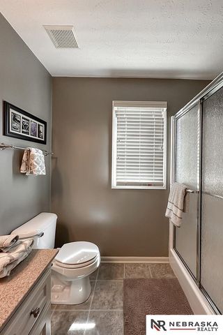 5717 N 160th Avenue, Omaha, NE 68116