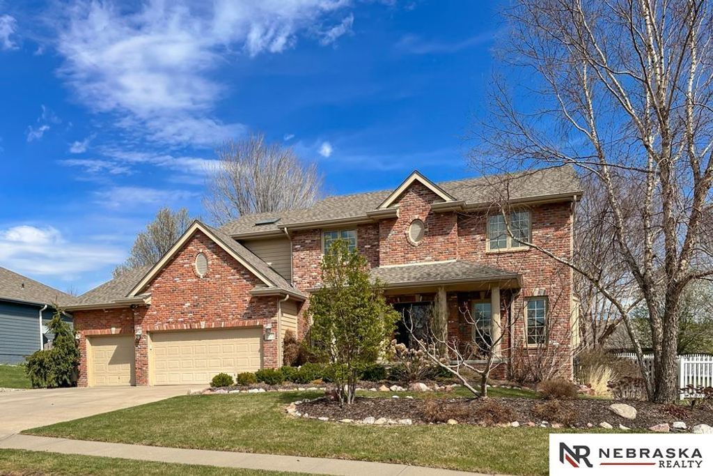 5717 N 160th Avenue, Omaha, NE 68116