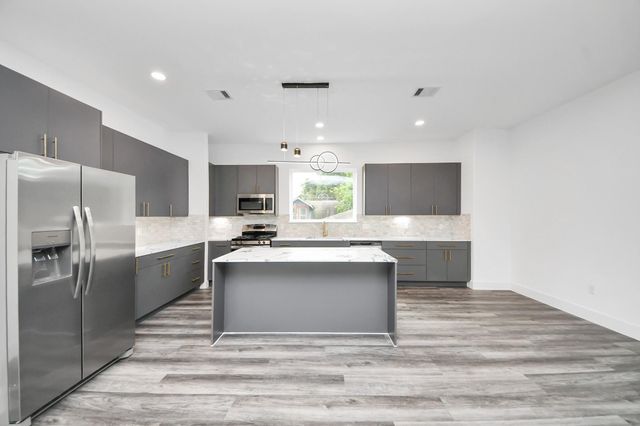 2709 Dennis Street, Houston, TX 77004
