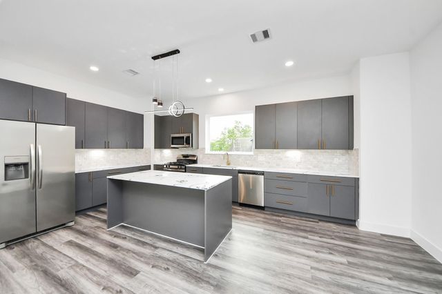 2709 Dennis Street, Houston, TX 77004
