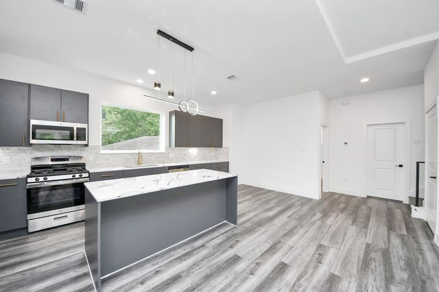 2709 Dennis Street, Houston, TX 77004