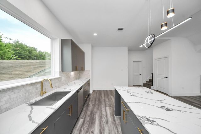 2709 Dennis Street, Houston, TX 77004