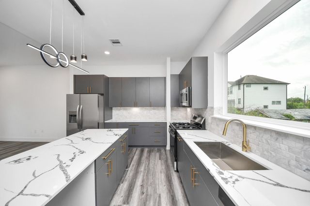 2709 Dennis Street, Houston, TX 77004