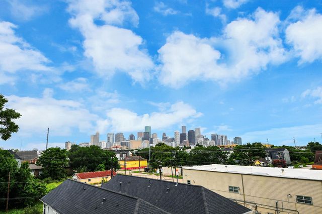 2709 Dennis Street, Houston, TX 77004